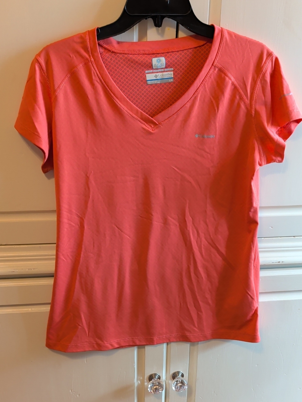 Columbia Women’s Short Sleeve V-Neck Active Omni Freeze Tee - Coral